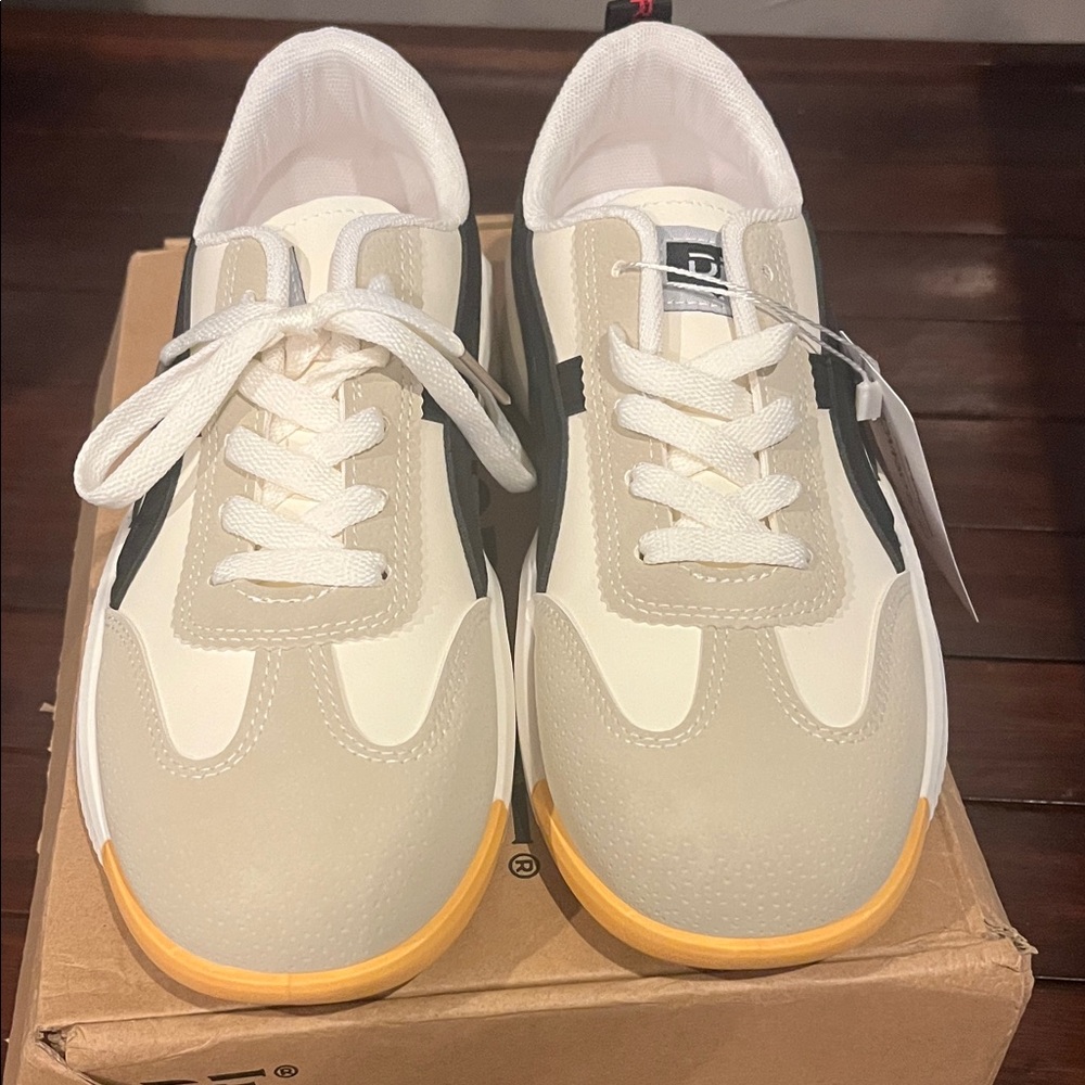 NWT De Florence Cloudea Sneakers. Size 42. - Picture 2 of 11